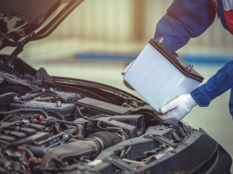 cómo y cuándo cambiar la batería del coche
