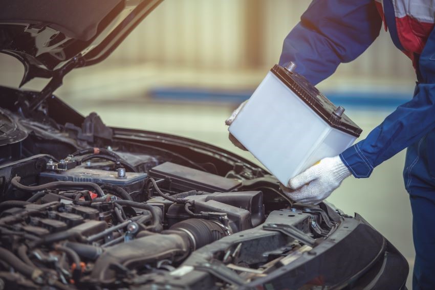 cómo y cuándo cambiar la batería del coche