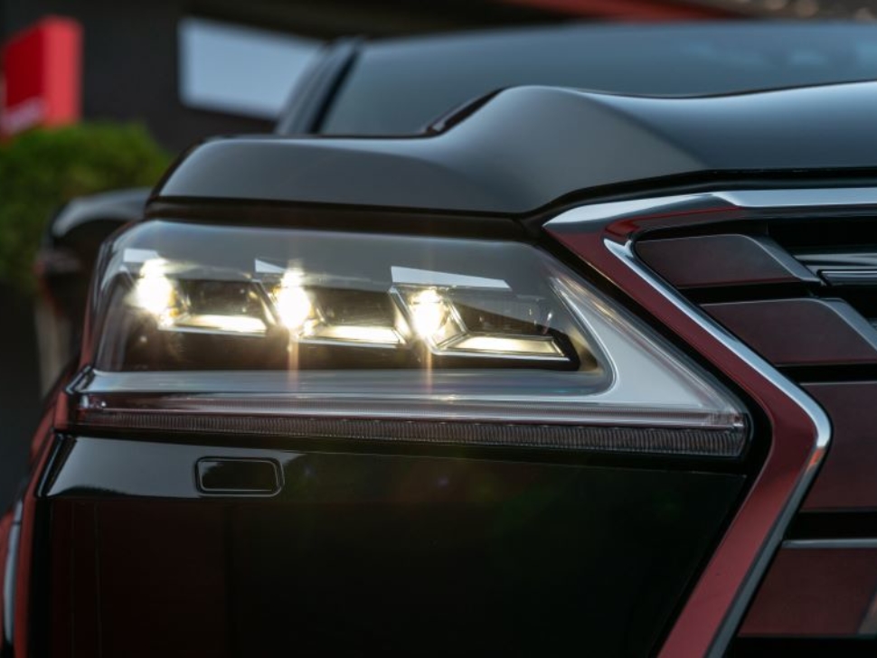 faros_del_coche_en_buen_estado