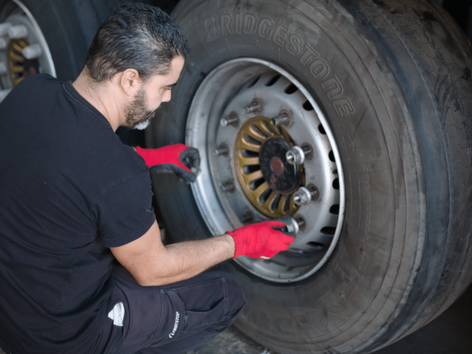 Revisión neumáticos camiones en Granada y provincia